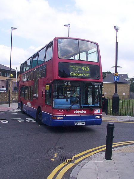 File:Future Clapton Icon - the 425 Bus,Docklands buses ex-Metroline loan TPL262 LN51KYW. July 2008 - Flickr - sludgegulper.jpg