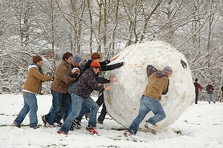 Tập_tin:Giant_snowball_Oxford.jpg