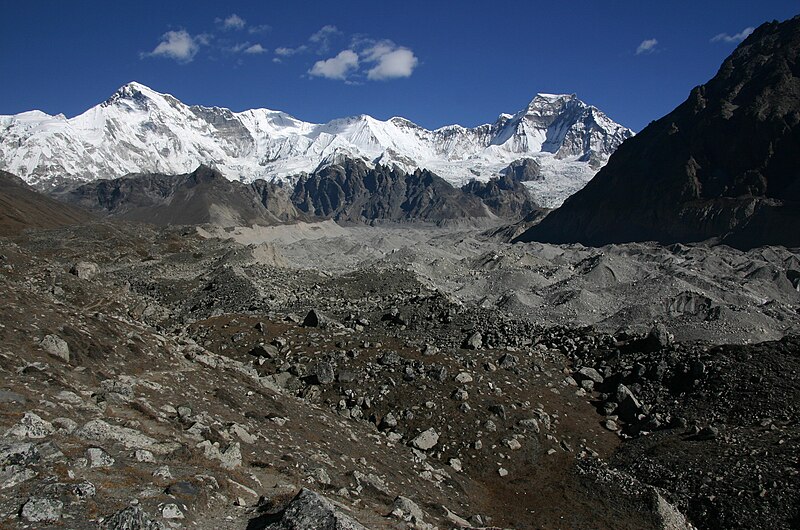 File:Gokyo surroundings-38-Ngozumpa-Gletscher-2007-gje.jpg