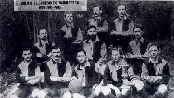 Grêmio in 1904, wearing the blue and black jersey