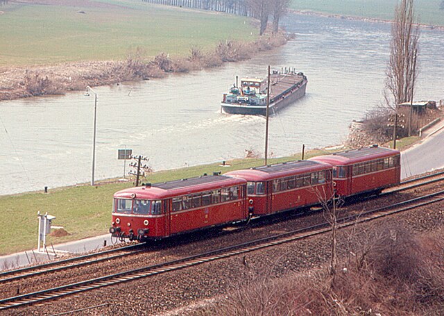 File:Schienenbus der DGEG in Dillenburg Nord.jpg - Wikimedia Commons