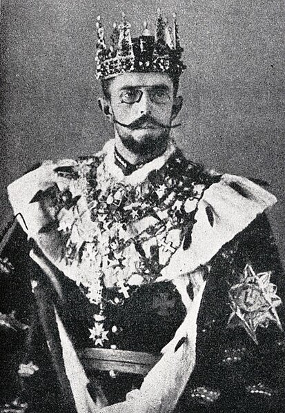 Crown Prince Gustaf wears the Coronet of the Heir Apparent in 1893