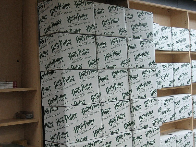 File:Harry Potter VI boxes.jpg