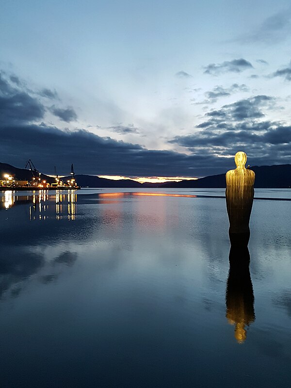 "Havmannen", a sculpture made from Arctic granite in 1995 by the English sculptor Antony Gormley.