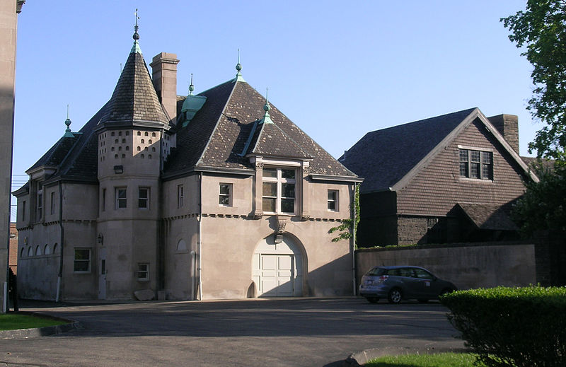 File:Hecker-Freer carriage houses - Detroit Michigan.jpg