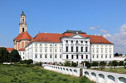 How to get to Stift Herzogenburg with public transit - About the place