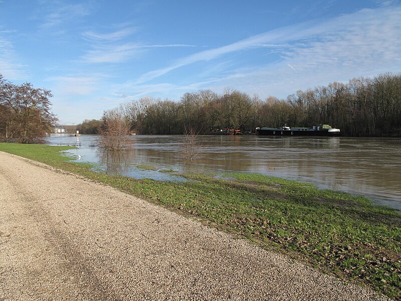 File:High level of Marne river at Vaires.jpg