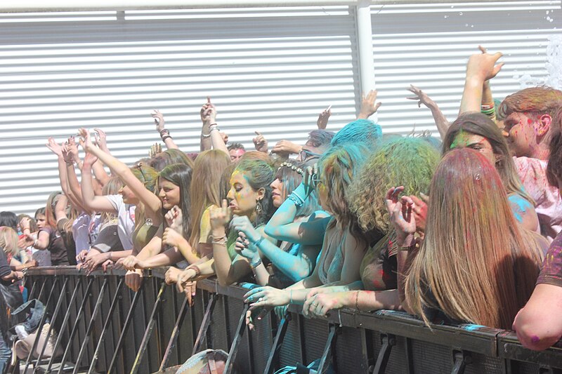 File:Holi Festival 2018 in Italy.34.jpg