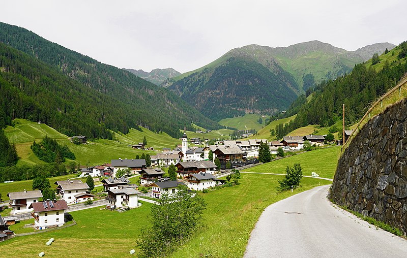 File:Innervillgraten vom Ahornberg aus gesehen, (Osttirol).jpg