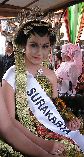 File:Javanese Surakarta Bride.jpg