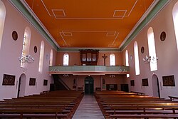 Vue intérieur de la nef vers la tribune d'orgue