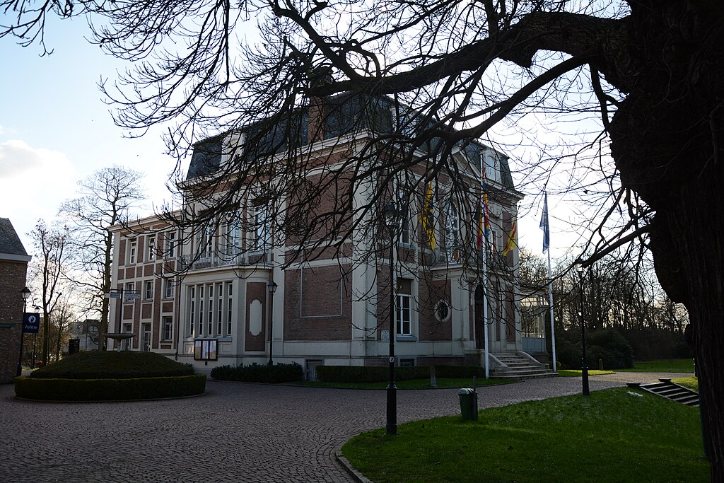 Kasteel Lindenhof, Koning Albertstraat 41, Lint.jpg