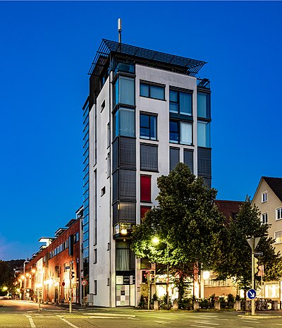Kelternturm in Tübingen vom Stadtgraben aus gesehen zur blauen Stunde im Juni 2019.jpg