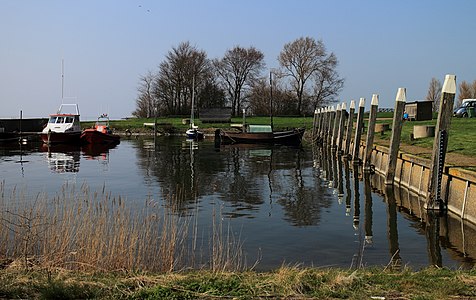 "Laaxum_haven._Locatie._IJsselmeerkust_bij_Laaxum_01.JPG" by User:Agnes Monkelbaan