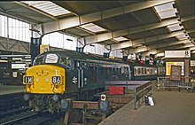 Class 45 showing train reporting number 1M86 departing Leeds station in 1974 Leeds City Station 1974.jpg