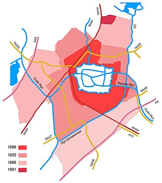 Leiden grew twelve-fold in size between 1896 and 1981, annexing land from neighboring municipalities. Leiden Annexaties.jpg