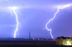 Lightning_over_Oradea_Romania_zoom.jpg