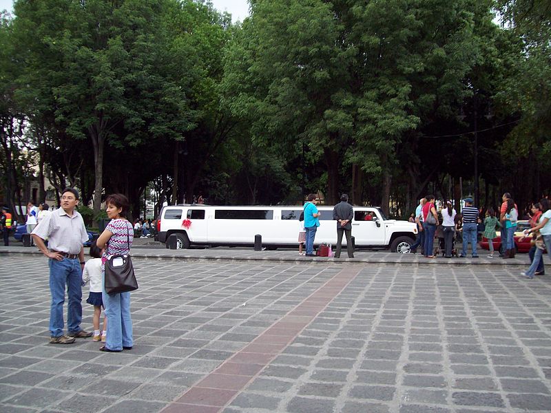 File:Limousine en Coyoacán.JPG