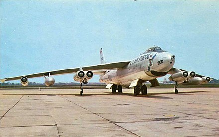 Picture of a B-47E. Clearly visible are the four engine nacelles with the six engines, which were to be replaced by four uniform nacelles and engines
