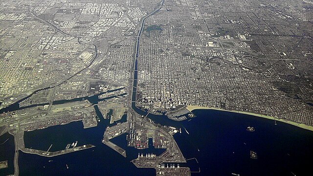 File:Long_Beach_California_from_Airplane_looking_North.jpg