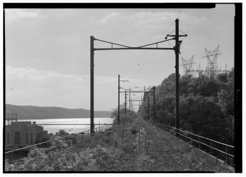 File:Longitudinal view of upper level, looking NW from Mid-span (PA-531-6 from same camera position). - Pennsylvania Railroad, Safe Harbor Bridge, Spanning mouth of Conestoga River, HAER PA,36-SAHAR,1-1.tif