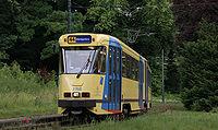 Een deel van de trams heeft nog de oude kleurstelling uit de jaren 80.