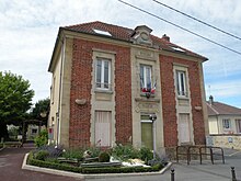 Bestand:Mairie_menucourt.jpg