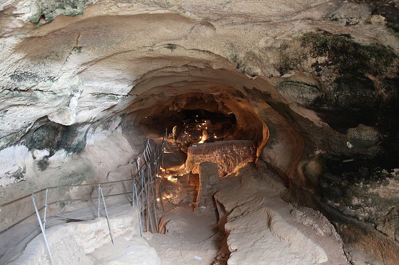 File:Malta - Birzebbuga - Triq Ghar Dalam - Ghar Dalam - cave 05 ies.jpg