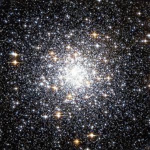 M 69; Телескоп Хаббл / STScI / WikiSky