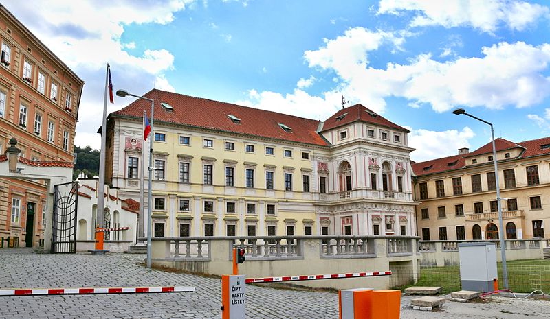 File:Michnův palác dvůr 2.jpg