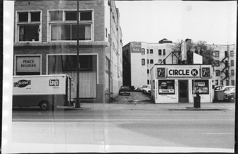 File:Minneapolis 1970 - Pence Building, Circle K.jpg