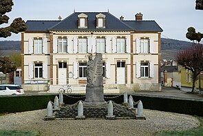 Monument aux morts Mairie Vinay 00230.JPG