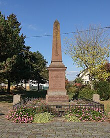 Monument aux morts des Première et Seconde Guerre mondiale.