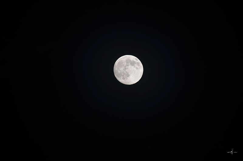 File:Moon-shot.jpg