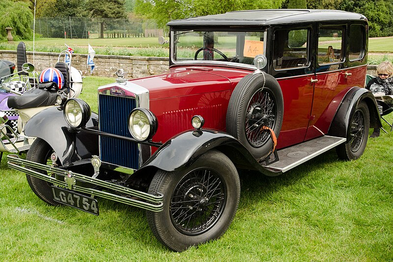 File:Morris Oxford Six saloon 1930.jpg