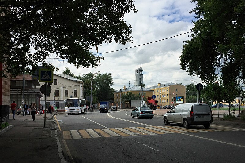 File:Moscow, Kozhevnichesky Vrazhek Street (30696187254).jpg