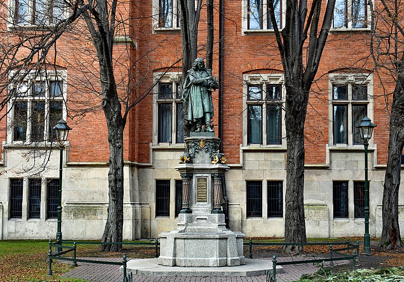 File:Nicolaus Copernicus monument, Planty Park, Old Town, Kraków, Poland.jpg