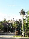 La face nord de RR Depot, érigée en 1904, remarque également des lampadaires spéciaux pour le quartier Riverside du centre-ville avec une connexion à Mission Inn.JPG