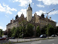 : Scuola Bismarck, a Norimberga, degli architetti Georg Kuch e Carl Weber (1902/1904)