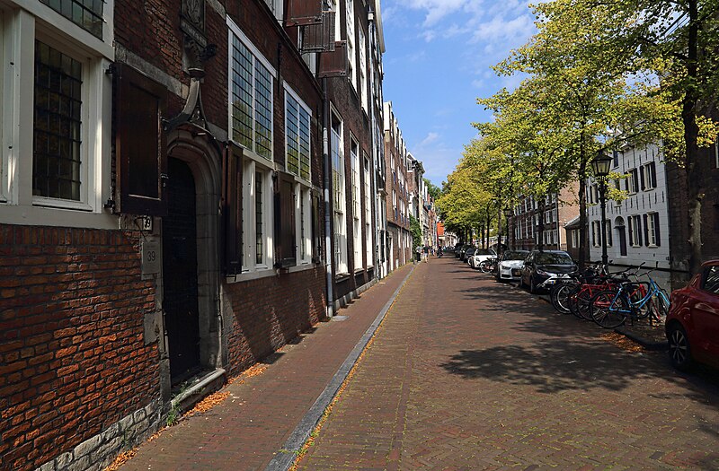 File:Oostindisch Huis aan de Oude Delft.jpg