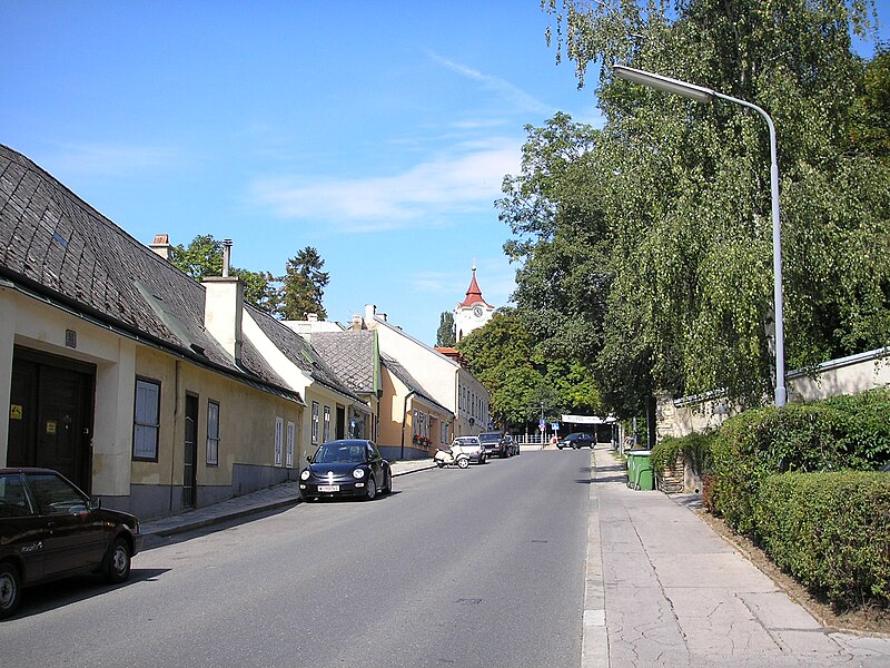 File:Pötzleinsdorf Vienna Sept 2006 001.jpg