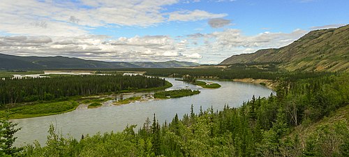 Юкон к какому бассейну. Река Юкон Северная Америка. Река Юкон фото. Природа территории Юкон. Мосты на реке Юкон.