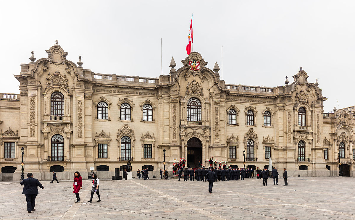 Archivo:Palacio de Gobierno, Lima, Perú, 2015-07-28, DD 109.JPG -  Wikipedia, la enciclopedia libre