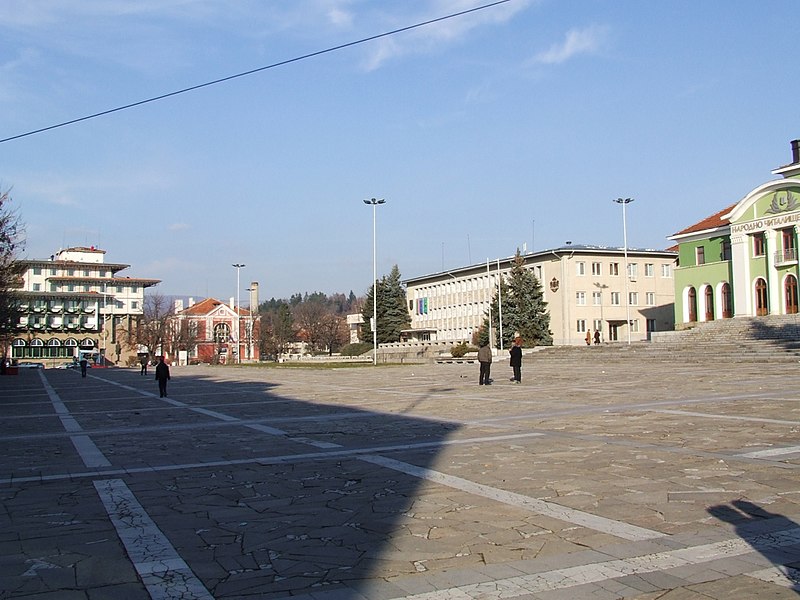 File:Panagyurishte central square.jpg