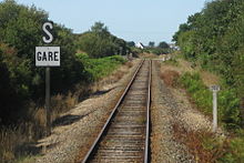 tegn "GARE" og tegn "S" i linje nær Plouharnel sur Auray - Quiberon.