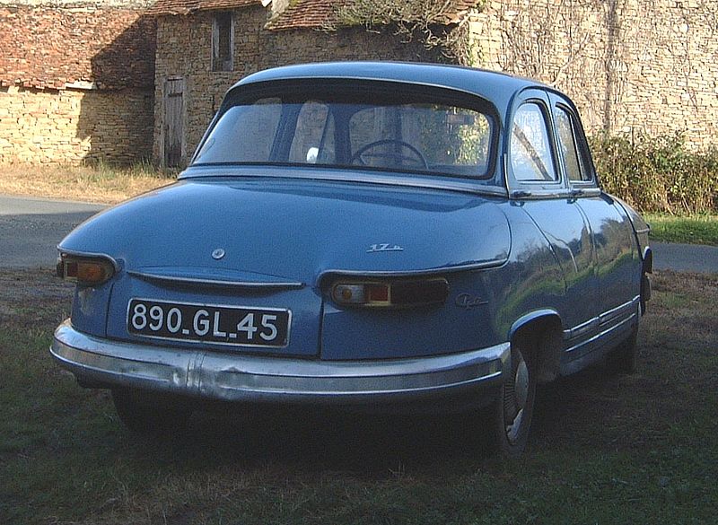 Der Panhard PL 17 800px-Panhard_PL17_1964_rear