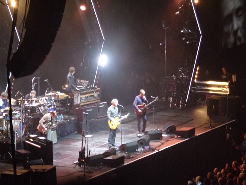 File:Paul Weller at First Direct Arena, Leeds (29th November 2015) 009.JPG