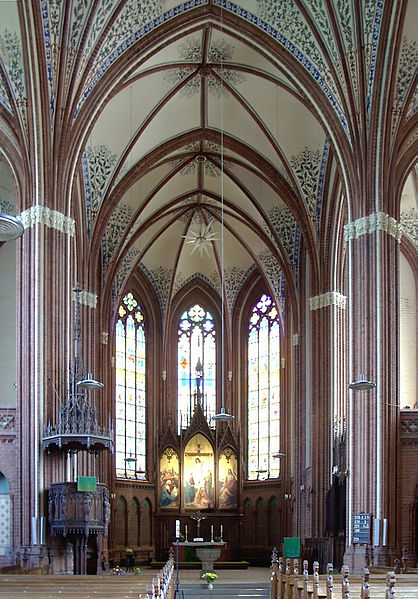 File:Paulskirche Schwerin innen-2.jpg