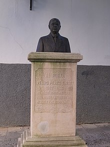 Pedro Pérez Clotet statue, Ronda, Spain.jpg