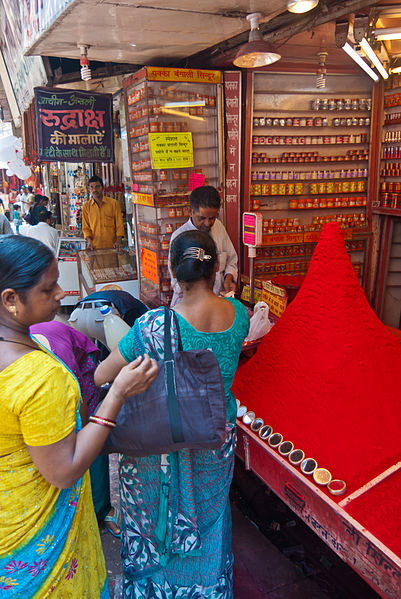 File:People in Haridwar 04.jpg